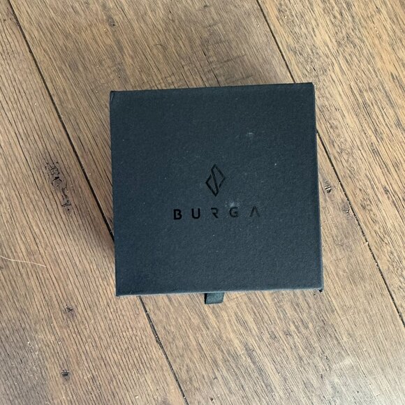 Burga Paraiso AirPods Pro Case - Fashionable Protection (1st Gen) - Picture 5 of 10